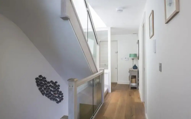Villa 8, Estura