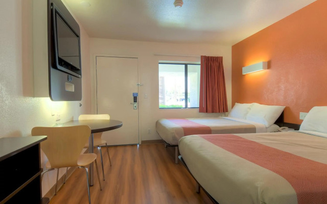 Motel 6 Palm Springs, CA - Downtown