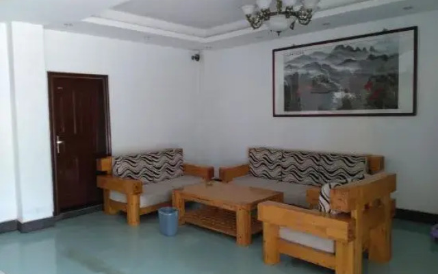 Wuzhishan Qiuguang Hotel