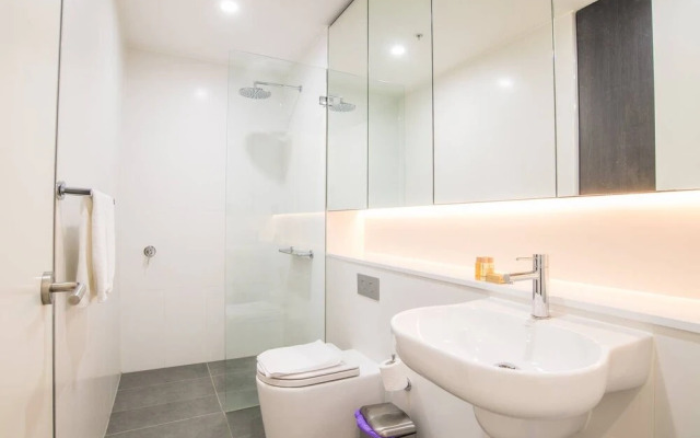 Home With Convenient Location! Close to Train&cbd
