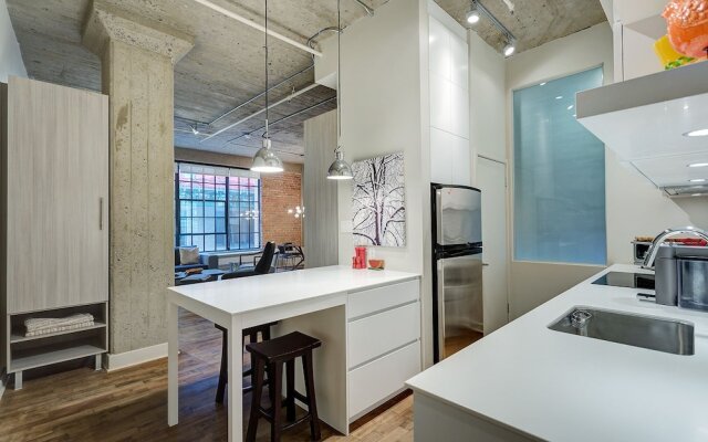 Unity Condo by Hometrotting