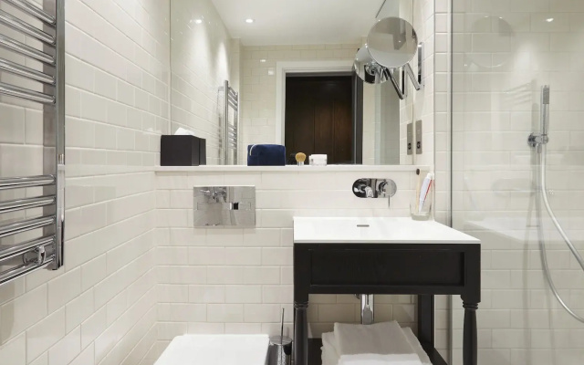 The Clermont London, Victoria