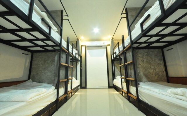 Hive Hostel - Adults Only