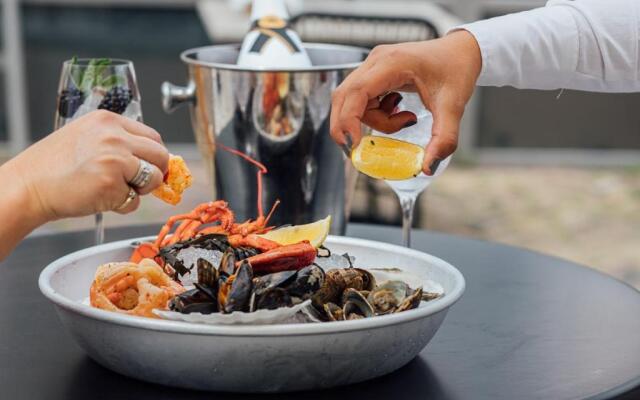 Harbour Suites Boutique Hotel