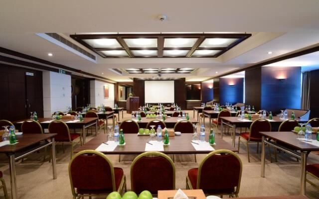 Raouche Arjaan by Rotana Hotel