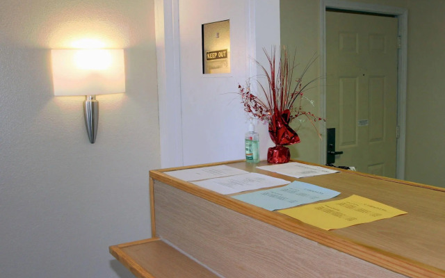 Q Lodging Motel