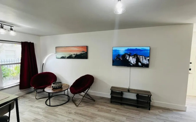 Upper East Side Renovated Studio Free Parking