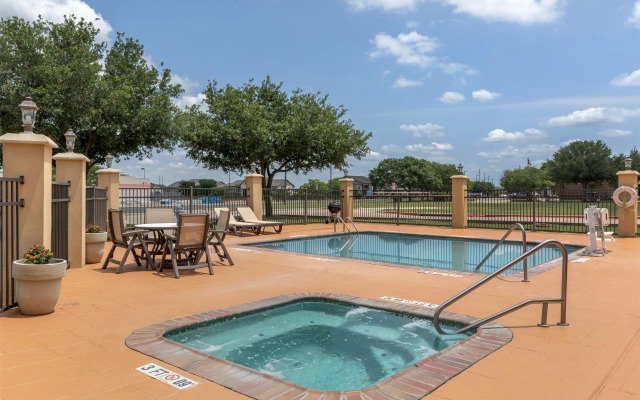 Best Western Bastrop Pines Inn