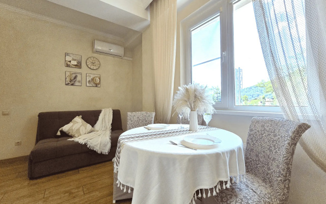 Deluxe apartment on Berezovaya Street