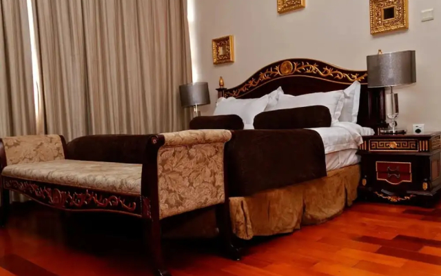 Owu Crown Hotel