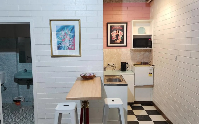 Adelaide Motel & Backpackers