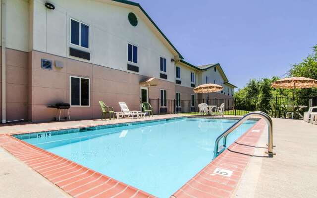Quality Inn Junction City - Near Fort Riley