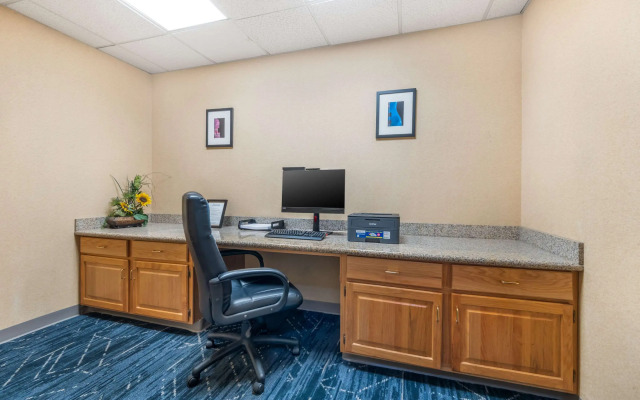 Comfort Suites Louisville Airport