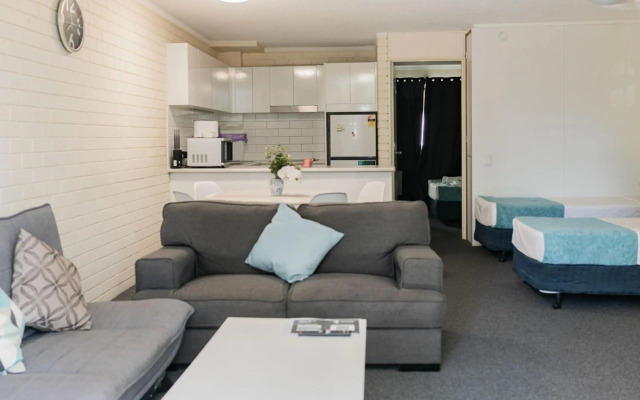 Trickett Gardens Holiday Inn