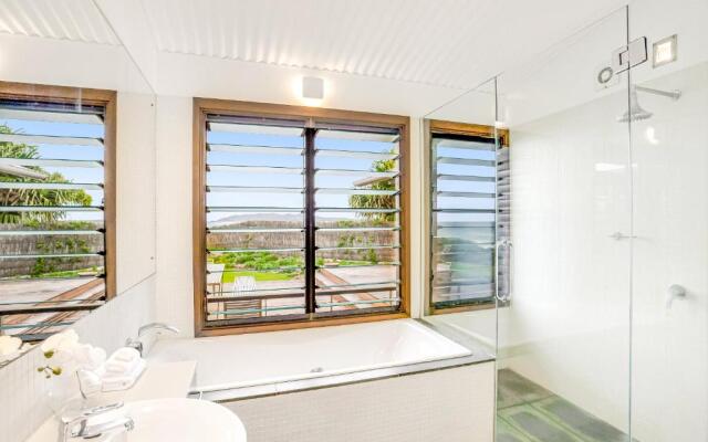 Fuller Holidays - Belongil Beachfront Pavilion, 18 Childe St