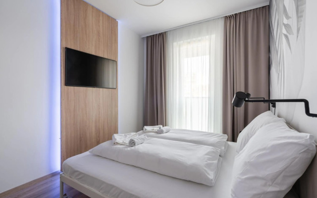 WestSide River Apartment