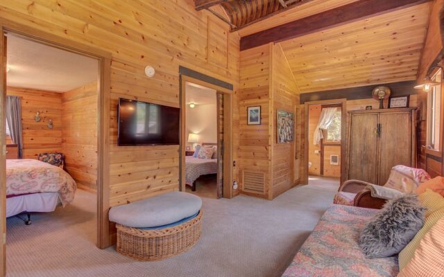 The Pond by Village Properties at Sunriver