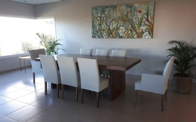 Acogedora Casa En Exclusivo Barrio