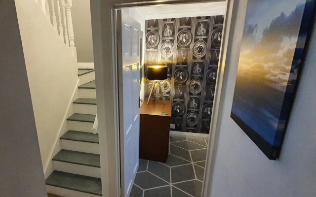 3 Bed House Stunning Views And Free Parking