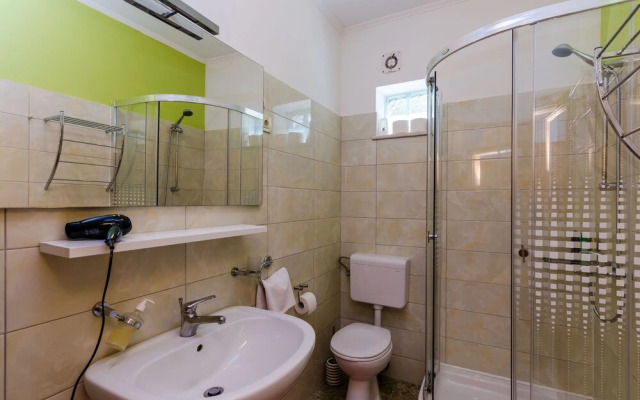 Apartments & Rooms V&M