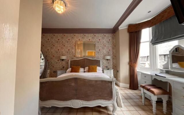 Bowness Bay Suites - Adults only