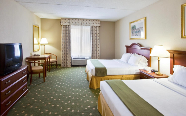 Holiday Inn Express Suites Live Oak