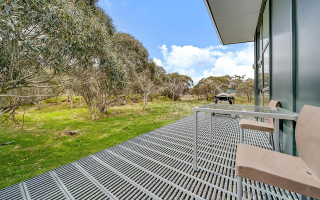 Ecocrackenback 2 'Sustainable, luxurious chalet close to the slopes.'