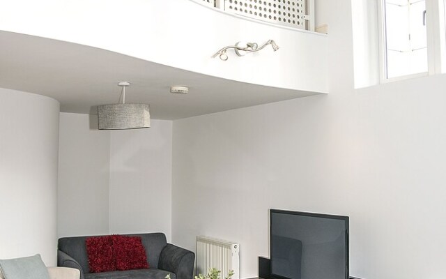 Base Serviced Apartments - The Docks