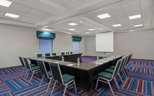 Hampton Inn & Suites Syracuse Dewitt