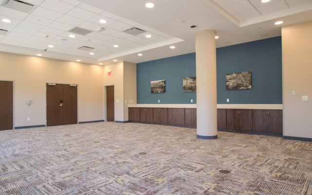 Hampton Inn by Hilton Lead