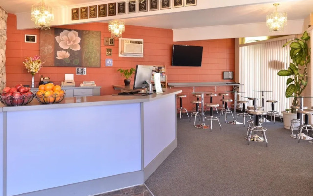 Maverick Motel