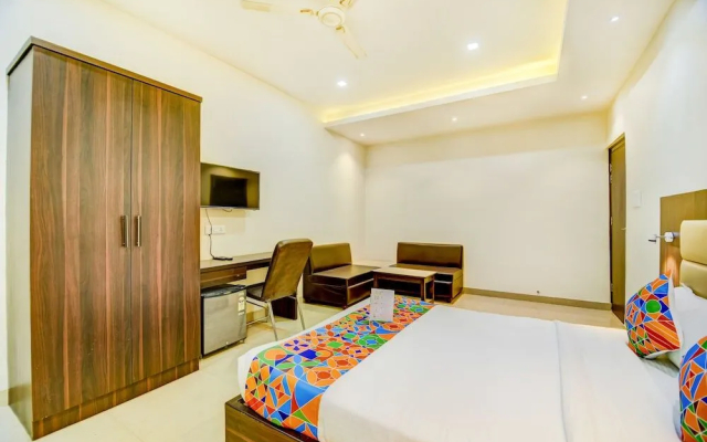 Fabhotel Solitaire Inn