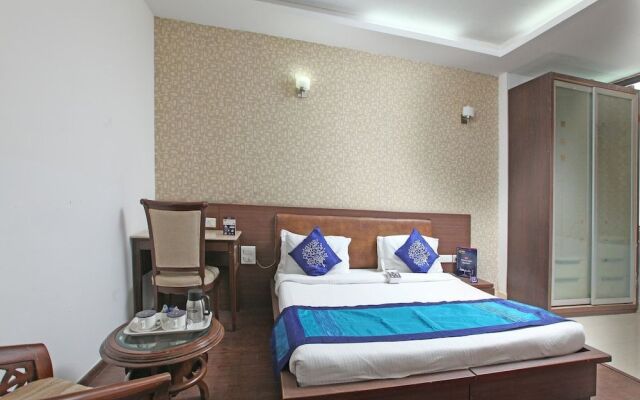 OYO 2216 Hotel Live Inn