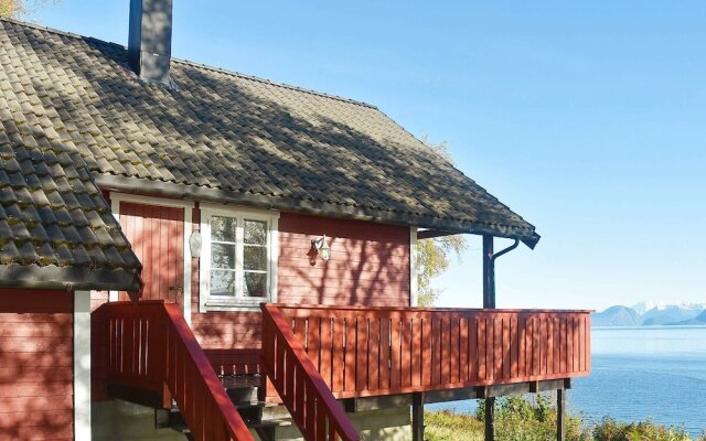 8 Person Holiday Home In Midsund