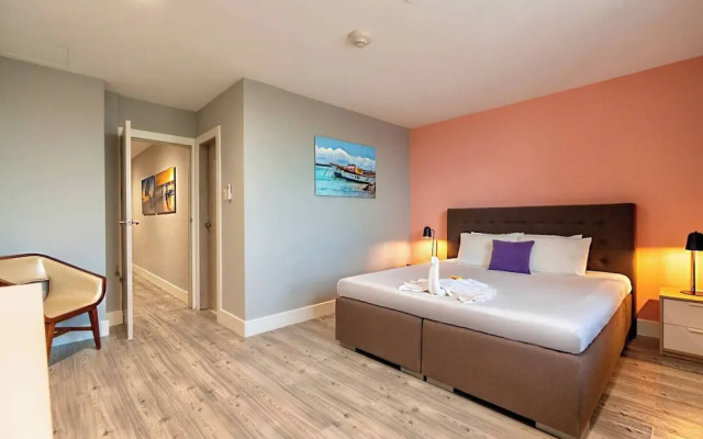 Las Islas Condominiums