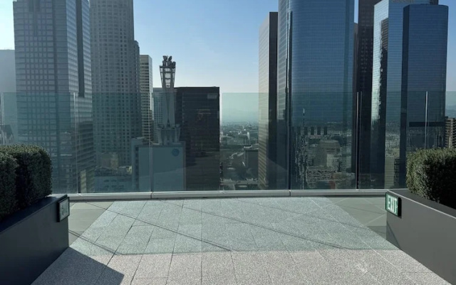 Relax On Broadway With A View