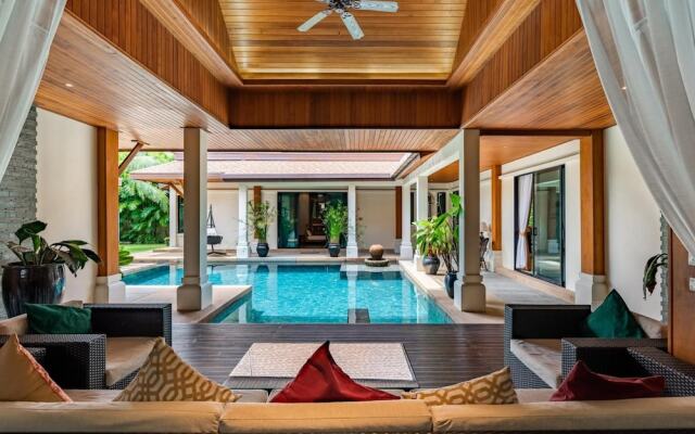 Champagne Pool Villa