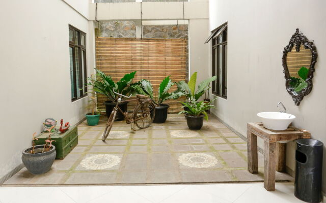 RedDoorz @ Sersan Bajuri