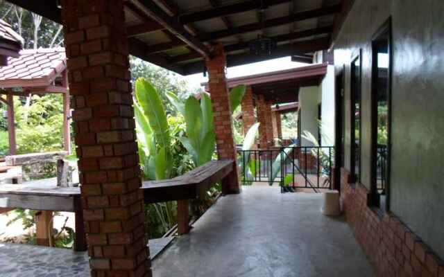 Baan Kiang Klong Resort