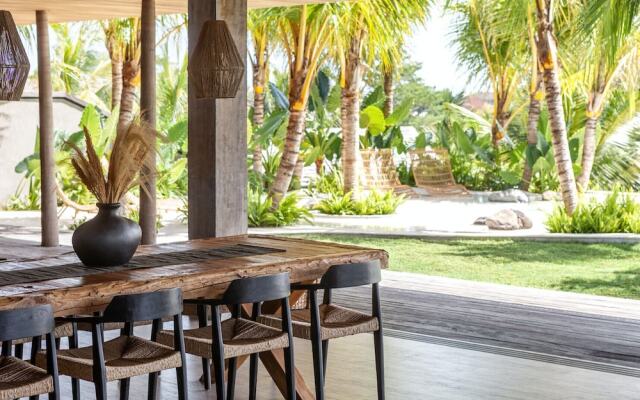 Exceptional Architect's 5BR Villa, an Oasis Gem in Canggu Centre