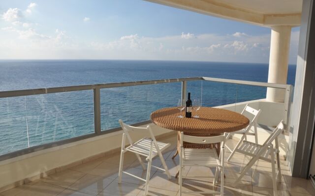 Isra Home Luxury Apartment with Sea View