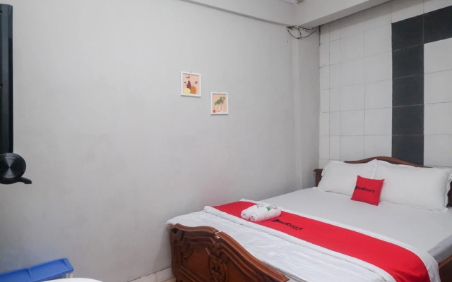 RedDoorz Syariah at de KostMarto Uty – Guest Rooms – Sleman