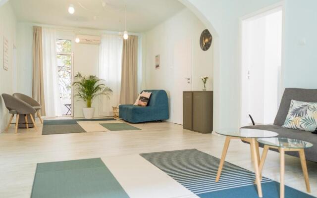 Spacious and Quiet - City Center Apartment