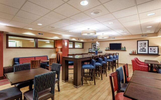 Hampton Inn Milwaukee-Airport