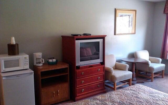 August Jack Motor Inn