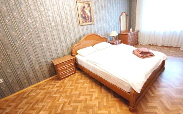 Fan House (Фан Хаус) на улице Лево-Булачная