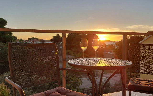 Refresh Boutique Apartments