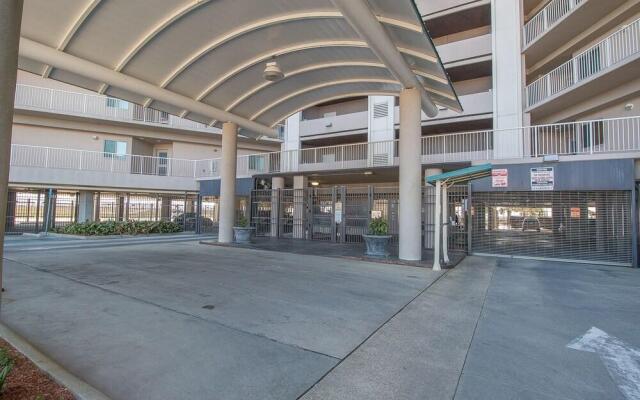 Sea Breeze 1002 Penthouse