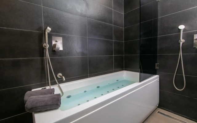 Marquise Suites - Adults Only