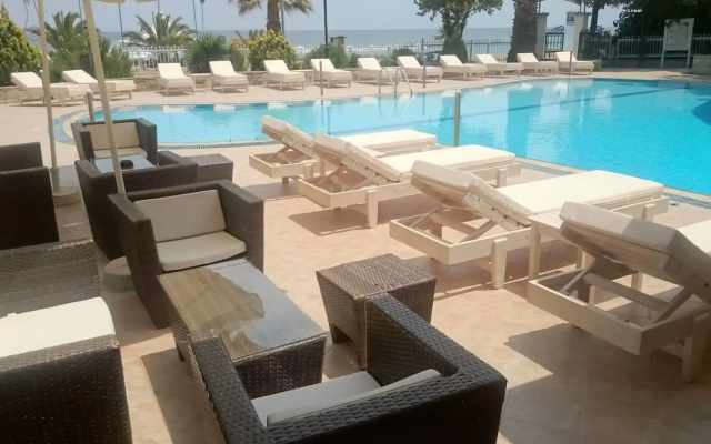 Golden Beach Agiocampos Hotel